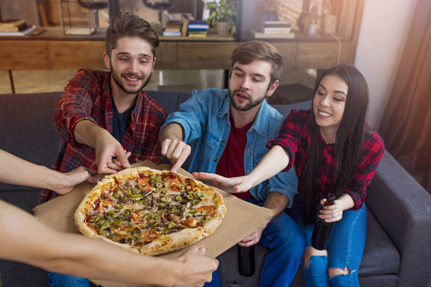  people eating pizza  - Photo, image