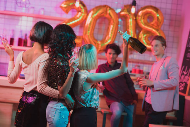 multicultural friends celebrating new year - Foto, Bild