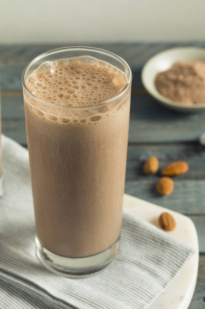 Healthy Homemade Chocolate Protein Shake - Foto, imagen