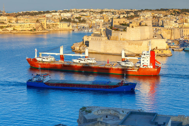 Vallettassa. Välimeren satama
. - Valokuva, kuva