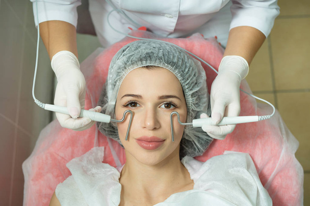 Beautiful young girl on the procedure of skin - Фото, изображение