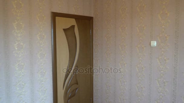 sisätilojen huoneen remontin jälkeen, kaunis ruskea ovi ja kulta Taustakuva
 - Materiaali, video