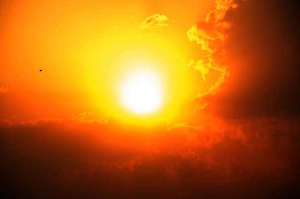 Ciel orange avec le soleil
 - Photo, image