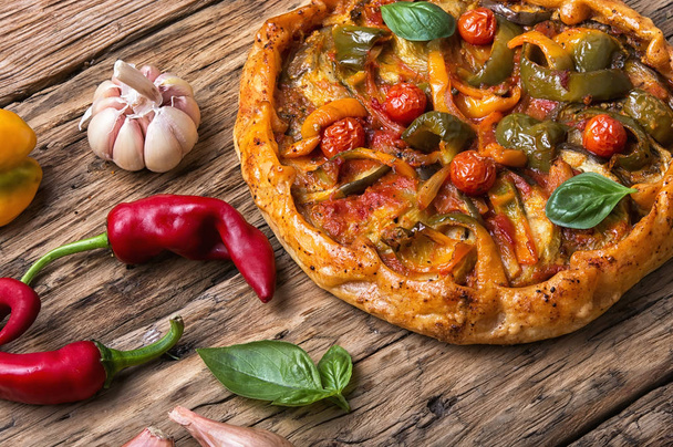 pizza maison aux légumes
 - Photo, image