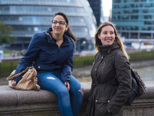 Two girls on the Tower Bridge in London - Фото, зображення