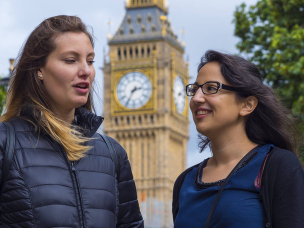 Two girls visit London and enjoy the trip and sightseeing - 写真・画像