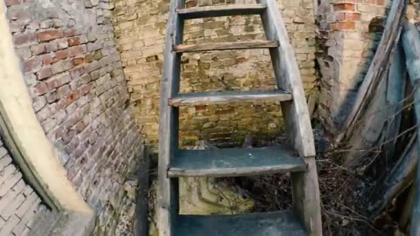 Climbing the old staircase - Video, Çekim
