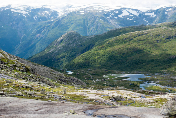 Cliff και πέτρες στα φιόρδ της Νορβηγίας - Φωτογραφία, εικόνα