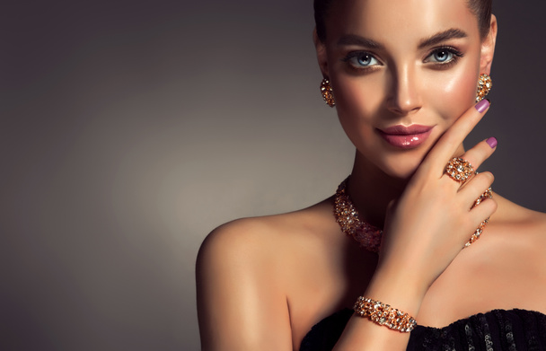 Beautiful girl with jewelry . - Valokuva, kuva
