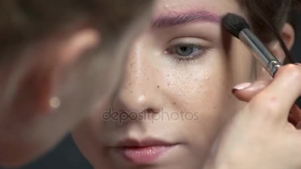Hand using makeup brush. - Video, Çekim