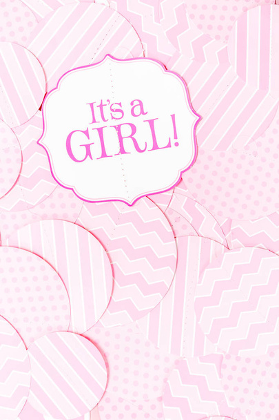 E 'un cartello di una ragazza alla festa per la festa del bambino. Modelli rosa backgr
 - Foto, immagini