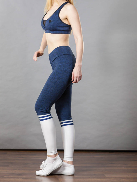 Woman wearing sporty workout outfit - Fotoğraf, Görsel