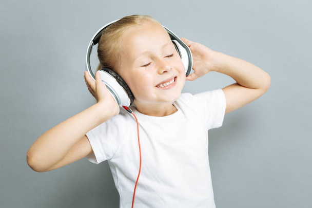 Portrait of positive girl that listening music - Foto, Imagem