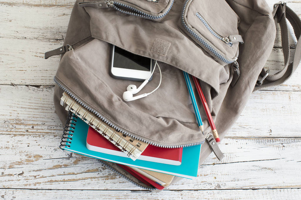 Backpack with school supplies - Φωτογραφία, εικόνα