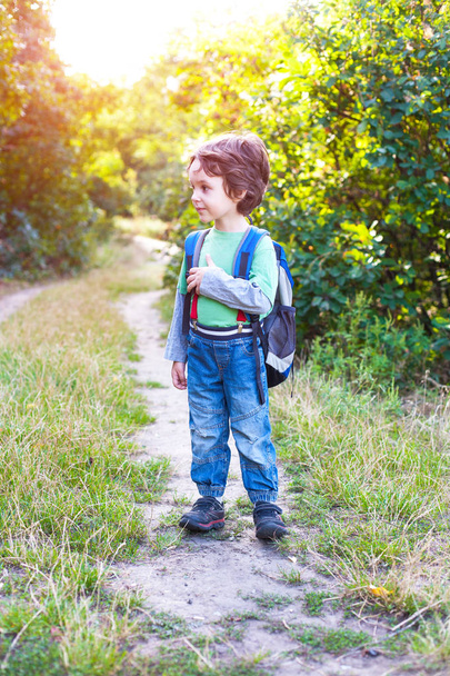 A boy with a backpack. - 写真・画像