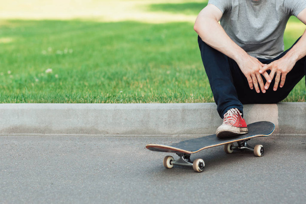 Unrecognizable hipster man with skateboard - 写真・画像