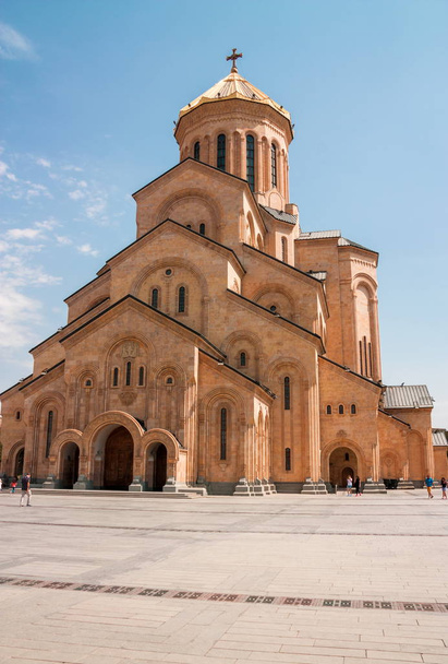 Tbilisi, Gruzie - 26 srpna 2017: Katedrála Nejsvětější Trojice Tbilisi. Sameba. Největší katedrála v kavkazském regionu - Fotografie, Obrázek
