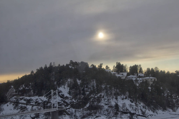 冬にアイスのオスロ フィヨルドの景色 - 写真・画像