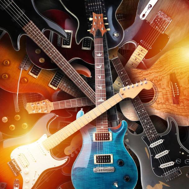 Conjunto de guitarras elétricas que colocam umas nas outras
 - Foto, Imagem