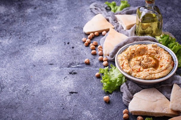 Hummus and pita bread - Фото, изображение