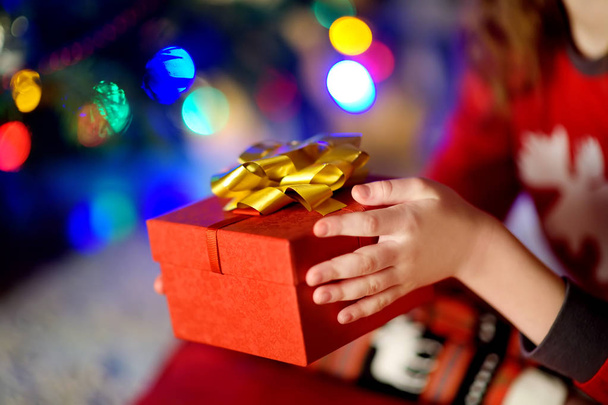 child holding gift on Christmas eve - Фото, зображення