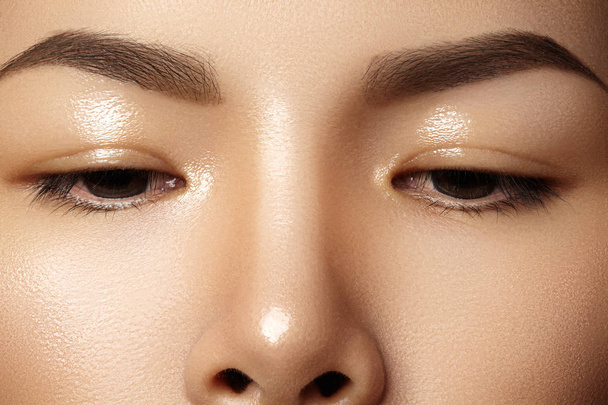 Beautiful female eye with clean skin, daily fashion makeup. Asian model face. Perfect shape of eyebrow - Φωτογραφία, εικόνα