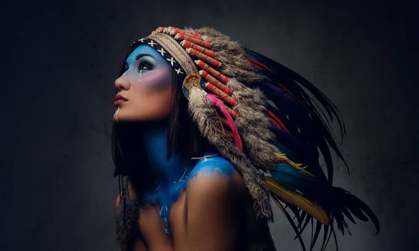Εσωτερικη πορτρέτο της shamanic θηλυκό - Φωτογραφία, εικόνα