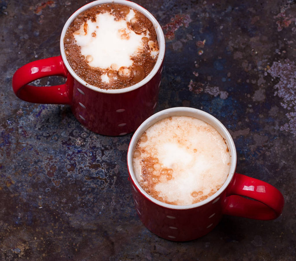 İki kahve fincanı için aşık kopya boş alanı ile sabah kahve hazırlamak - Fotoğraf, Görsel