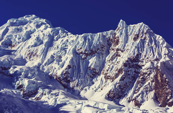 Hermoso paisaje de montaña en la Cordillera Huayhuash
 - Foto, imagen