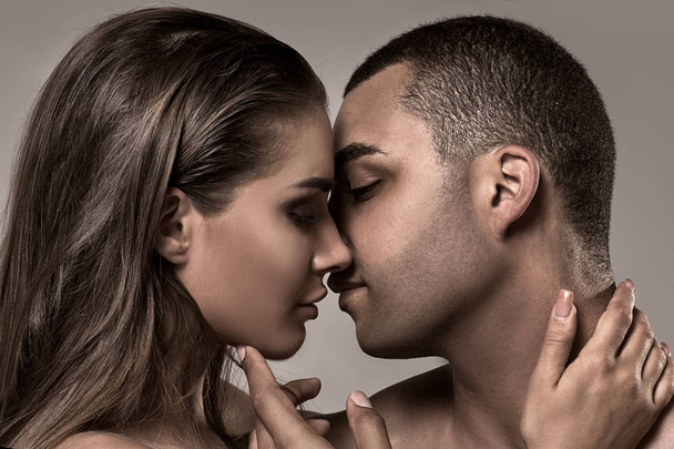 Beauty portrait of kissing couple. - Foto, Imagem
