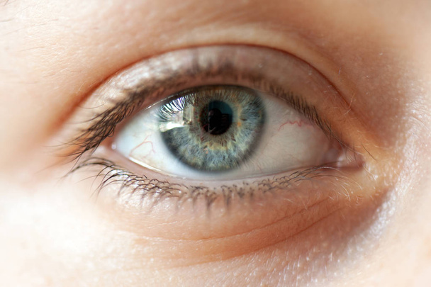 Макрозображення красивого жіночого ока
 - Фото, зображення