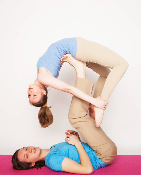 lifestyle, sport  and people concept: Young couple in yoga pose - Foto, immagini