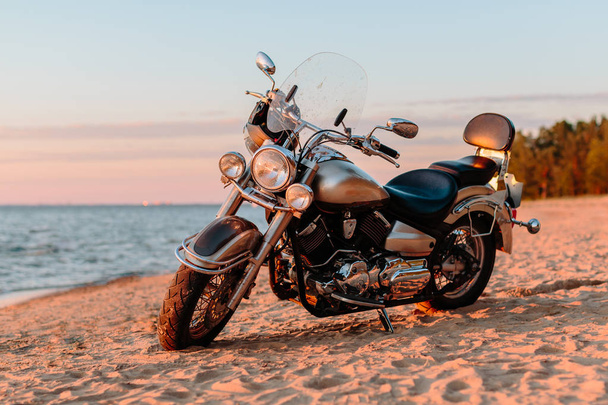 Motorcycle chopper against the sea. - Foto, immagini