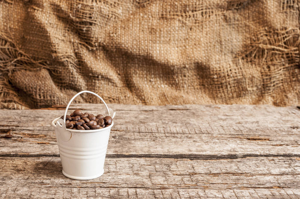 Roasted coffee beans in bucke - Foto, Bild