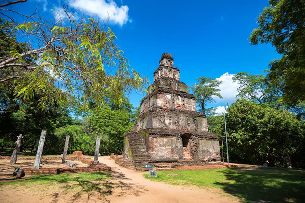 Ruins of Satmahal Prasada in Polonnaruwa - Фото, изображение