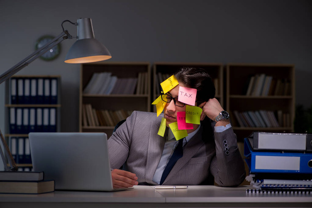 Businessman staying late to sort out priorities - Photo, Image