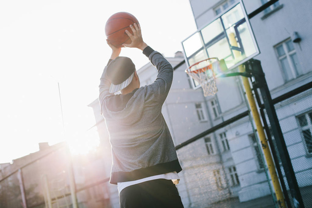 The basketball players - Foto, Bild