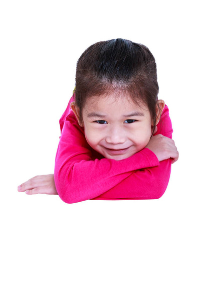 Adorabile asiatico bambino sorridente e sdraiarsi. Isolato su sfondo bianco
. - Foto, immagini
