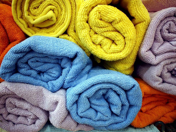 Rouleaux de serviettes de bain colorées
 - Photo, image