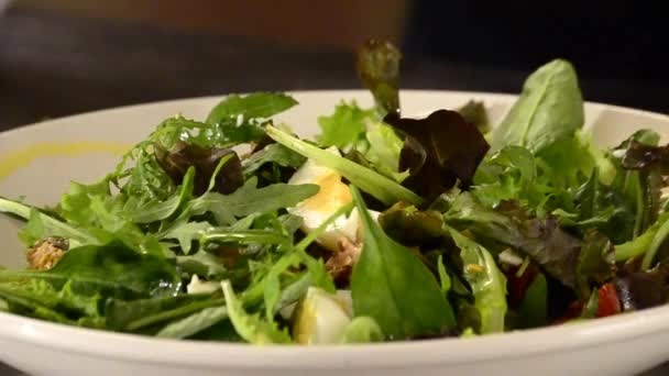 Tasty salad with eggs - Filmmaterial, Video