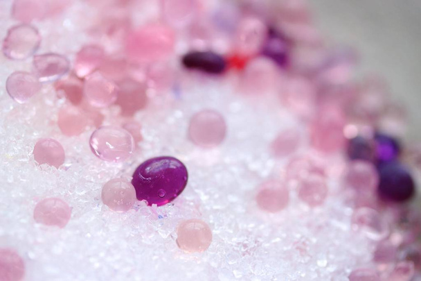 Růžové korálky z křemenné aparatury gelu v zobrazení makra. - Fotografie, Obrázek