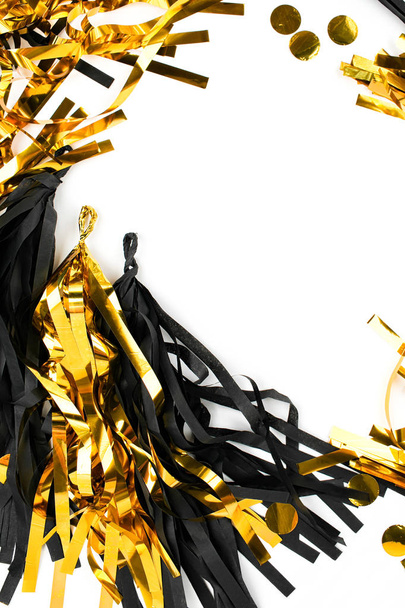 Black and gold fringe tassel garland - 写真・画像