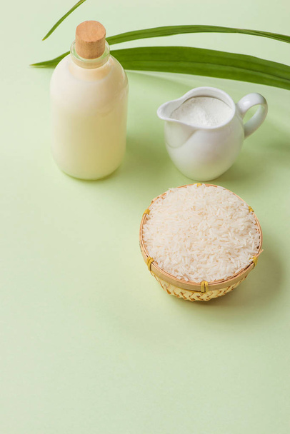 Молоко и рис в миске
  - Фото, изображение