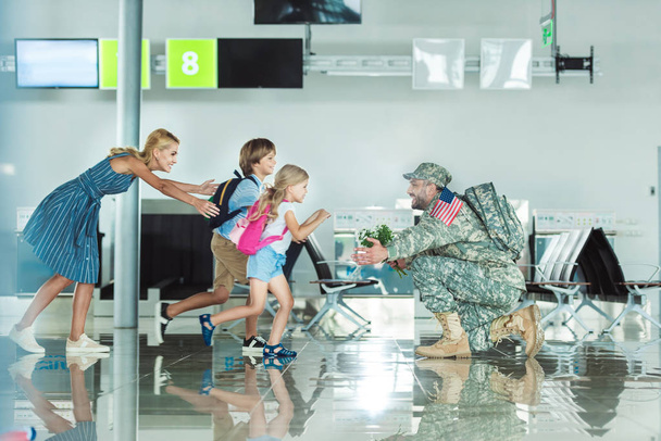 family meeting father in military uniform - Фото, зображення