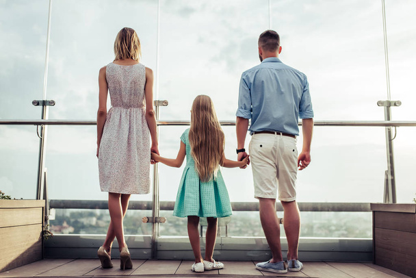 Family on terrace - Zdjęcie, obraz