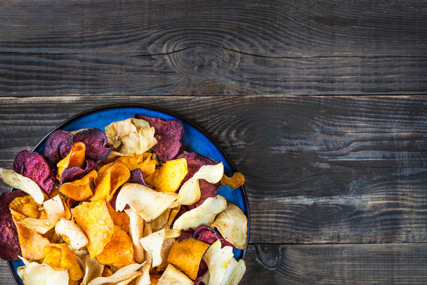 Tigela de lanche saudável de batatas fritas vegetais, batatas fritas
 - Foto, Imagem