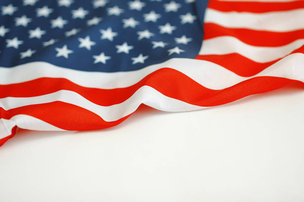 αμερικανική σημαία πνέει στον άνεμο. μέρος μιας σειράς. - Φωτογραφία, εικόνα