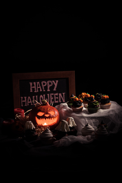 Halloween cakejes en pompoen - Foto, afbeelding