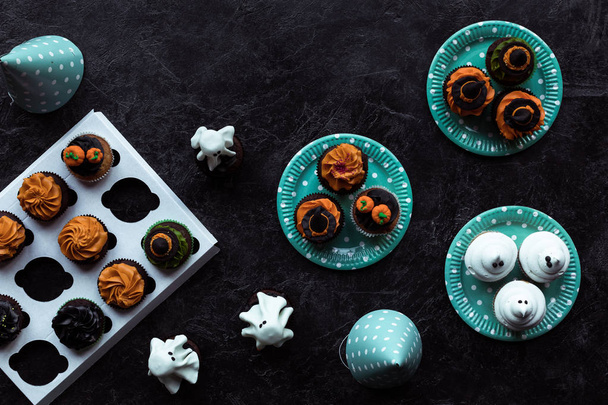 halloween cupcakes on plates - Photo, Image
