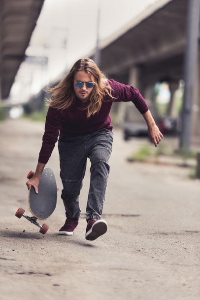 Homem andar de skate - Foto, Imagem